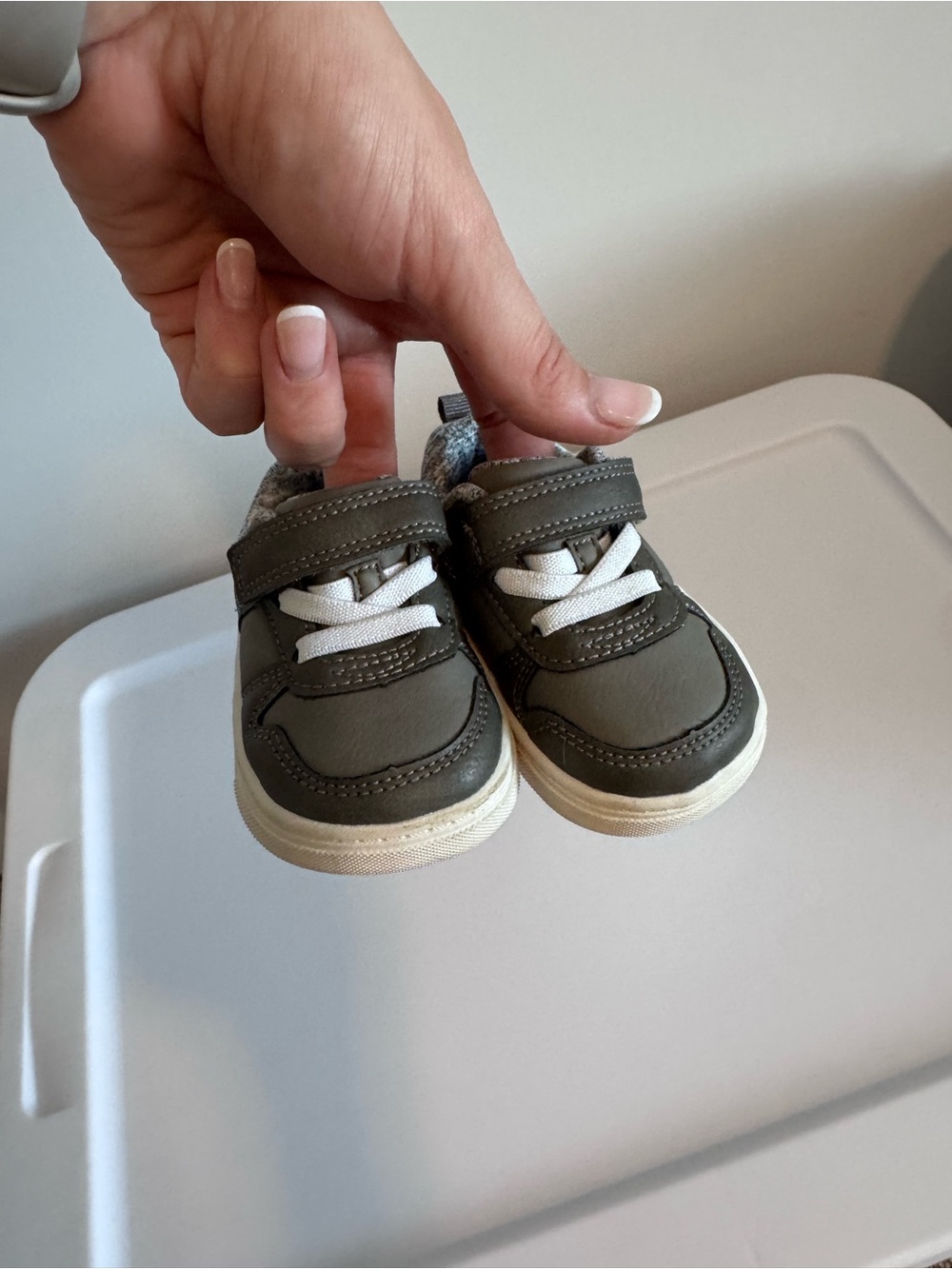 Cat & Jack Gray and White Toddler Sneakers